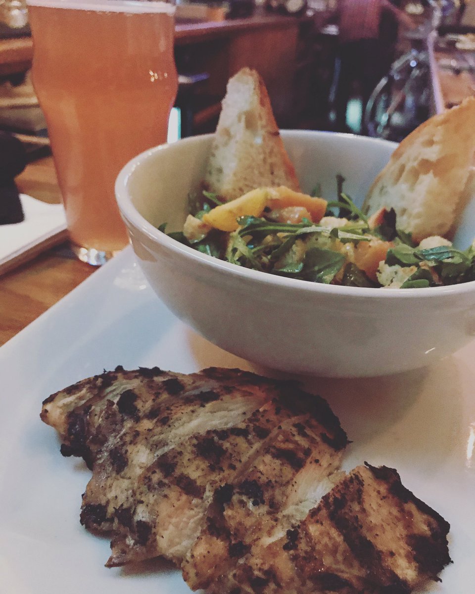 mitchellma7's tweet photo. Things are going down at the @TheCityBeerHall. @JacksAbby is pouring strong and the food is on point! #jacksabbycraftlagers #vinylnight https://t.co/X7qNwbvCCp