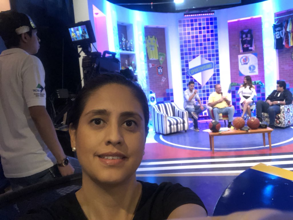 jennycgaldamez's tweet photo. Esta tarde nos venimos a @TigoSports_SV #Sportivisimo @lacarolinaruiz1 #Gracias a todos por invitar a @IlopangoAirShow #GiradeMedios @ecoagenciasv #RRPP https://t.co/G62Rrv4QLq