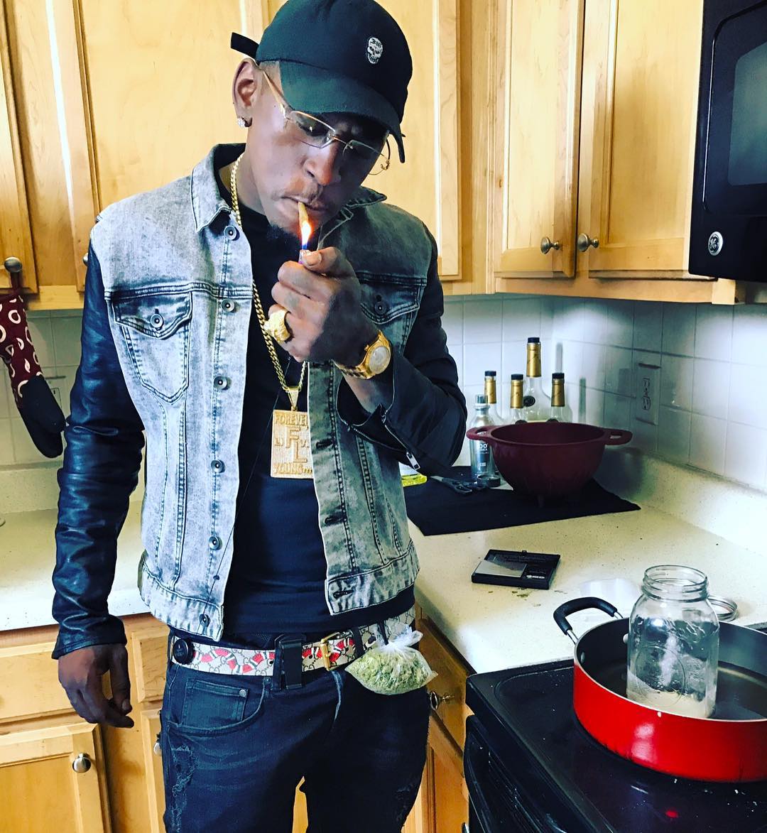 riichjunkie2x's tweet image. DISLOYALTY MADE ME SELFISH 
#FLYW🌎RLD.. 
BR😅🤑KLYN.. 
#DALYFESTYLE OF FLY BANKS 2❌
#FlyBanks x #TooEasyBlack - "Brag" (Music Video) out now youtu.be/t5UGP_ja-pk