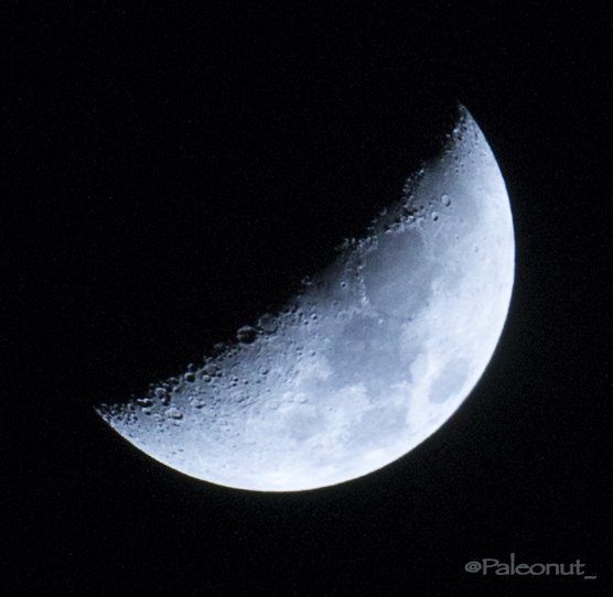 Paleonut_'s tweet photo. That's no moon... oh... wait... yes it is! Tried my hand at some lunar photography in Disneyland last night while waiting for part of my group to finish their last ride... It's amazing how good a pic you can get without a tripod #CannonRebelT3 #NotActuallyInHawaii #ThoughICanWish https://t.co/Lx9tM1TOFN