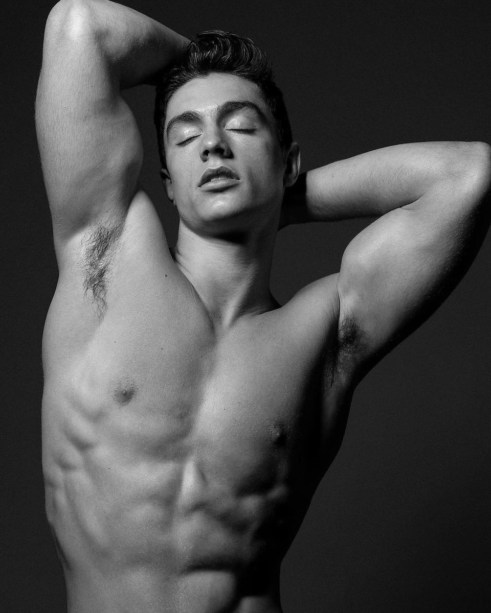 Some stunning B&W images of Keith Laue by. 