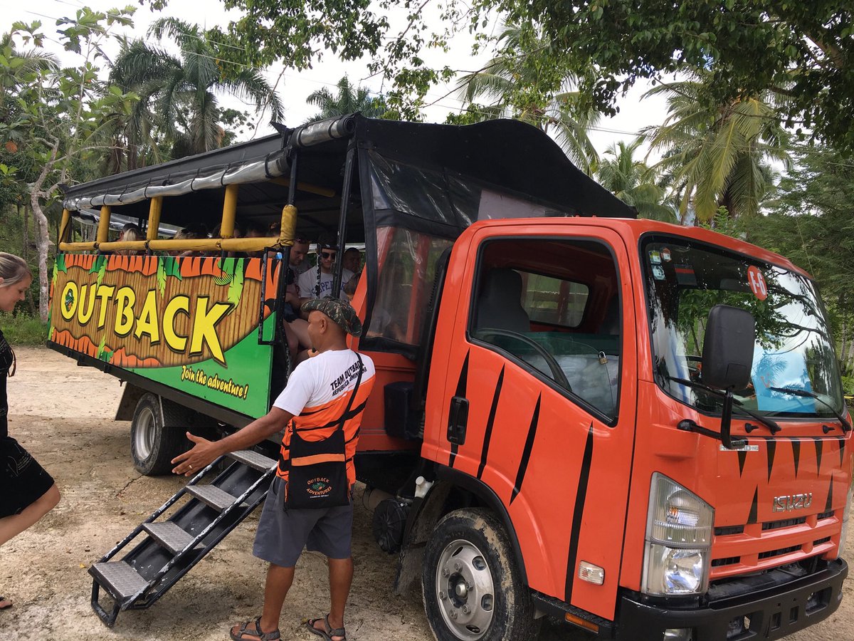 JoseLuisLombard's tweet photo. amazing day #outbackandbeyond in #puntacana. lots of learnings about cacao, coffee, sugarcane, coconuts, cigars & local #domrep culture. @TUIUK https://t.co/RS4yAP5DaJ