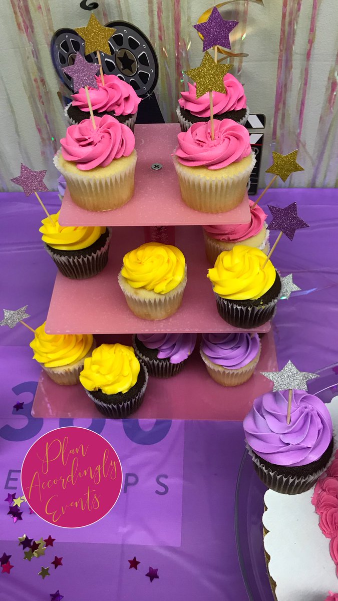 EventsByPAE's tweet photo. 🎬💖👶🏽🏆. Hollywood Premiere Theme baby shower. #partyplanner #eventplanner #themeparty #candytable #candybuffet #itsagirl #hollywoodtheme https://t.co/SKcKXzhWsD