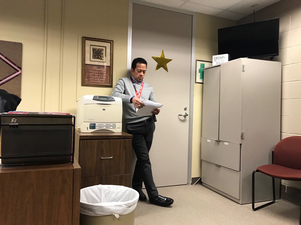 alief_middle's tweet photo. #whereiscesar #hardatwork #wellread https://t.co/ALd0ISfo85