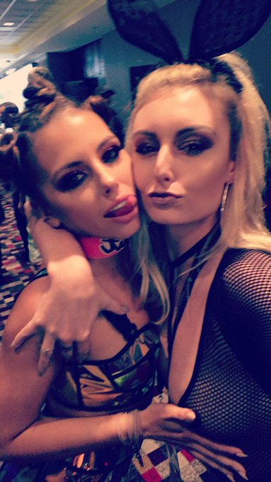 I met my mother fucking idol @adrianachechik https://t.co/QbJJTZ8L5z<a class="tags" href="/tag/adrianachechik">@adrianachechik</a>