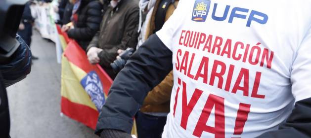 larazon_es's tweet image. #EquiparacionYA 👮Arranca la mesa técnica por «una equiparación real sin pérdida de derechos» lrzn.es/bdntt2