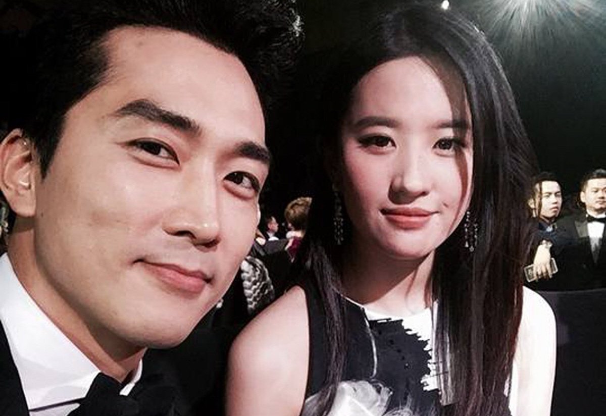 soompi's tweet photo. #SongSeungHeon And #LiuYiFei Confirmed To Have Broken Up
https://t.co/qgAtPLCh40 https://t.co/2Iky4820N9