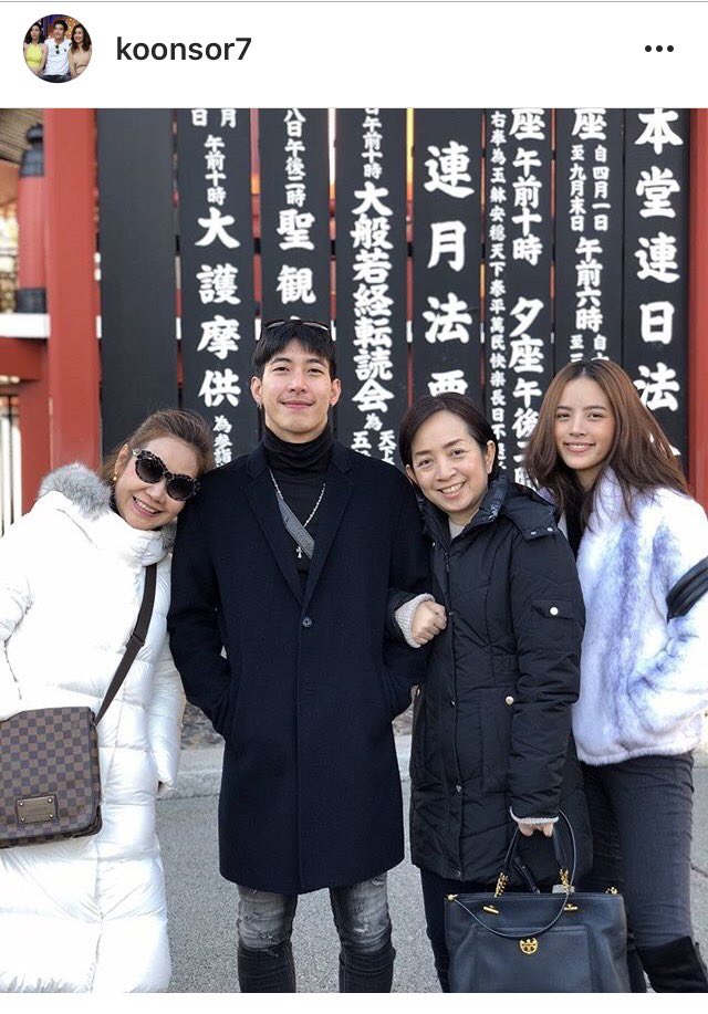 Patchayame1's tweet photo. Happy Family Happy Time ❤️🇯🇵 #มีความสุขดีต่อใจจริงวุ้ย  🙆💖 #โน่ณิ
Cr: ไอจีแม่น้อย koonsor7 🙏 https://t.co/6KI3GG3SHD