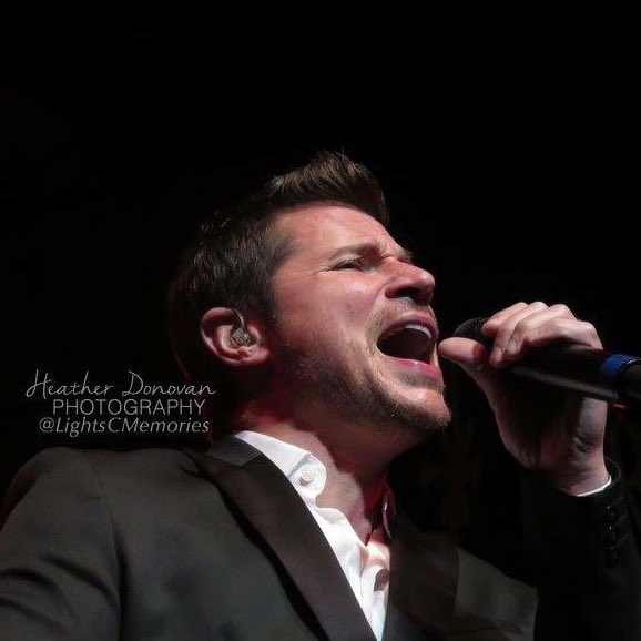 LightsCMemories's tweet photo. 98 degrees Raleigh/Durham #98degrees @nicklachey #98christmas #98christmasvip #nicklachey VIP Blog posted. Link in bio! https://t.co/d3PciNLF1T https://t.co/LlALI0w2fX