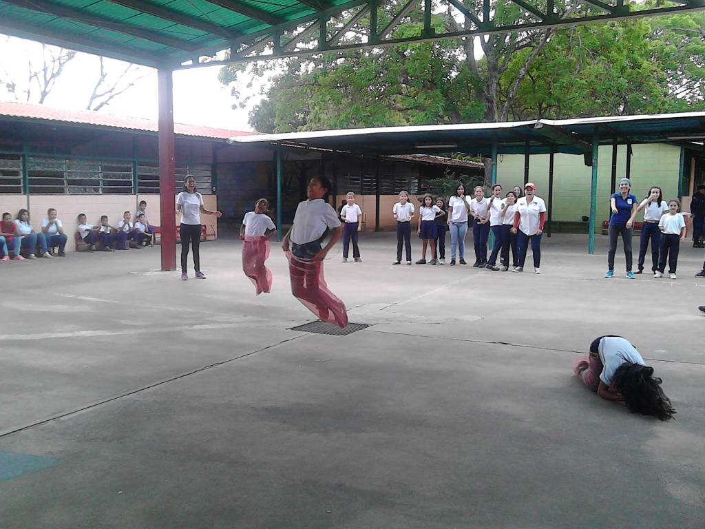 #24Ene || En el marco del aniversario de la @Redonalara se desarrolló actividad recreativa y deportiva en el Grupo Escolar San Vicente