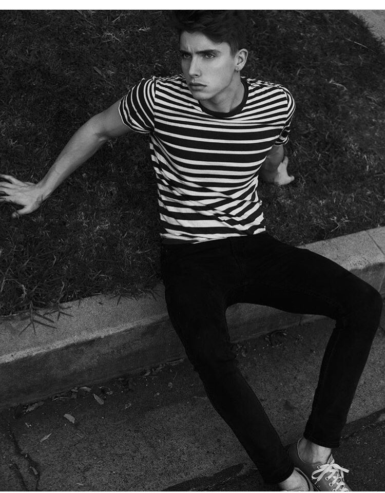 i don’t know why i look so angry in this but it’s been a minute since i posted 🤷🏼‍♀️