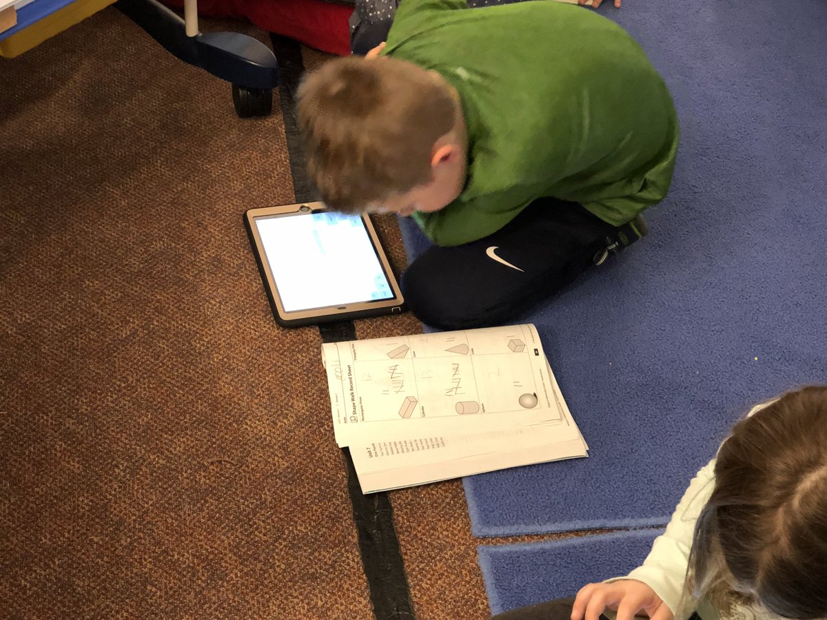 MrsQuallsClass's tweet photo. Using #GoogleSlides to share our learning of 3D shapes #FCSignition #FCSincubator #firstgrade https://t.co/OhW4qbRWNI