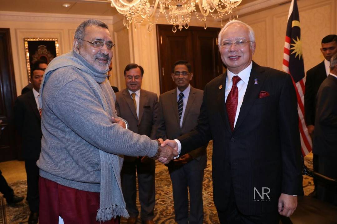 NajibRazak's tweet photo. A nice surprise visit by @girirajsinghbjp, Minister of State for Micro, Small and Medium Enterprise this morning. https://t.co/QQmQmBWQdF