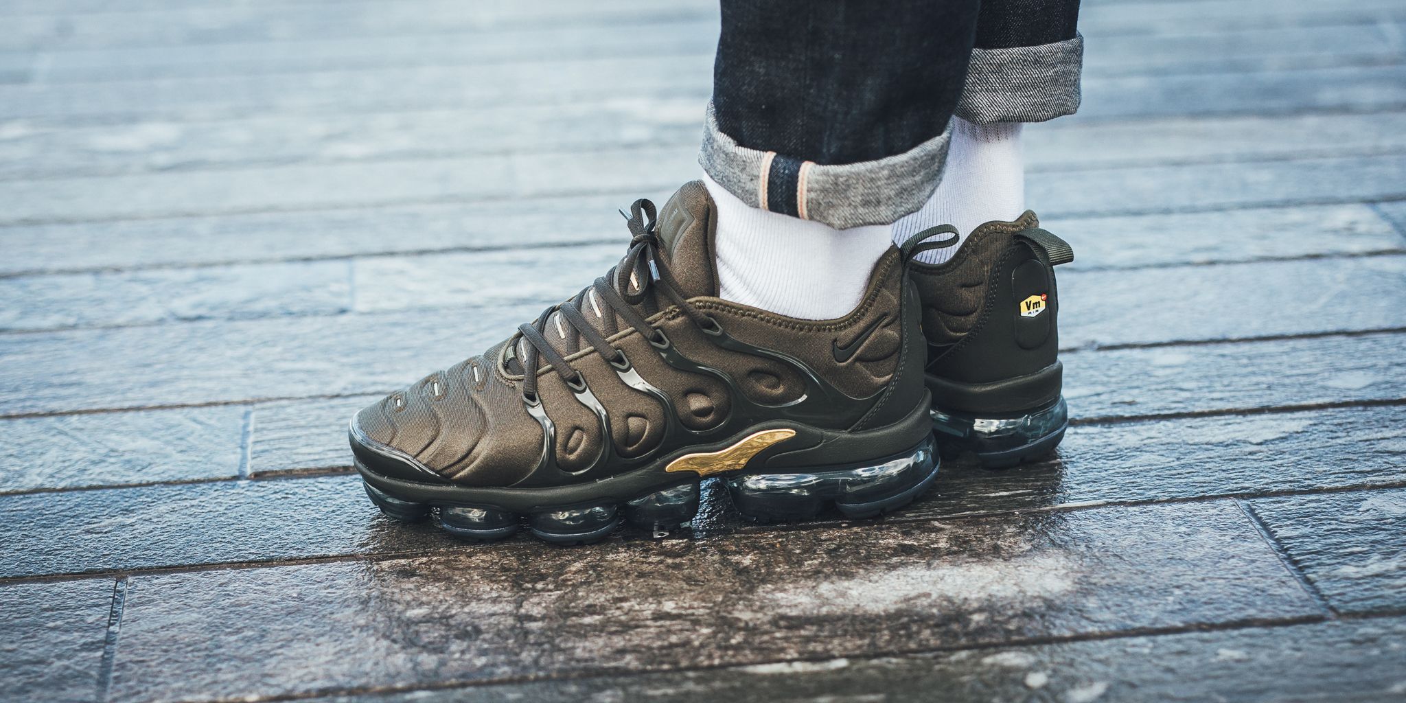 nike vapormax plus khaki