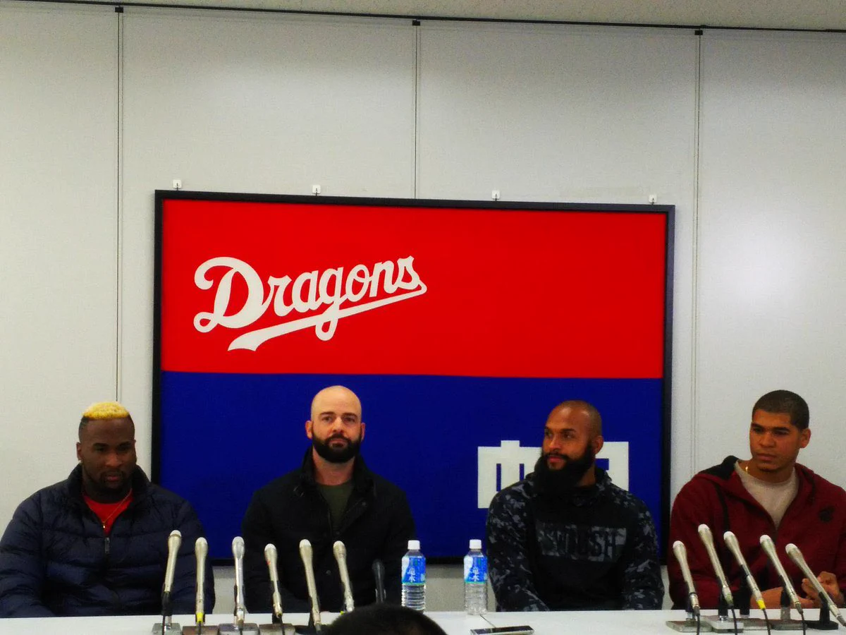 中日ドラゴンズの外国人選手の会見が？反社会勢力の犯行声明にしか見えないｗｗｗ