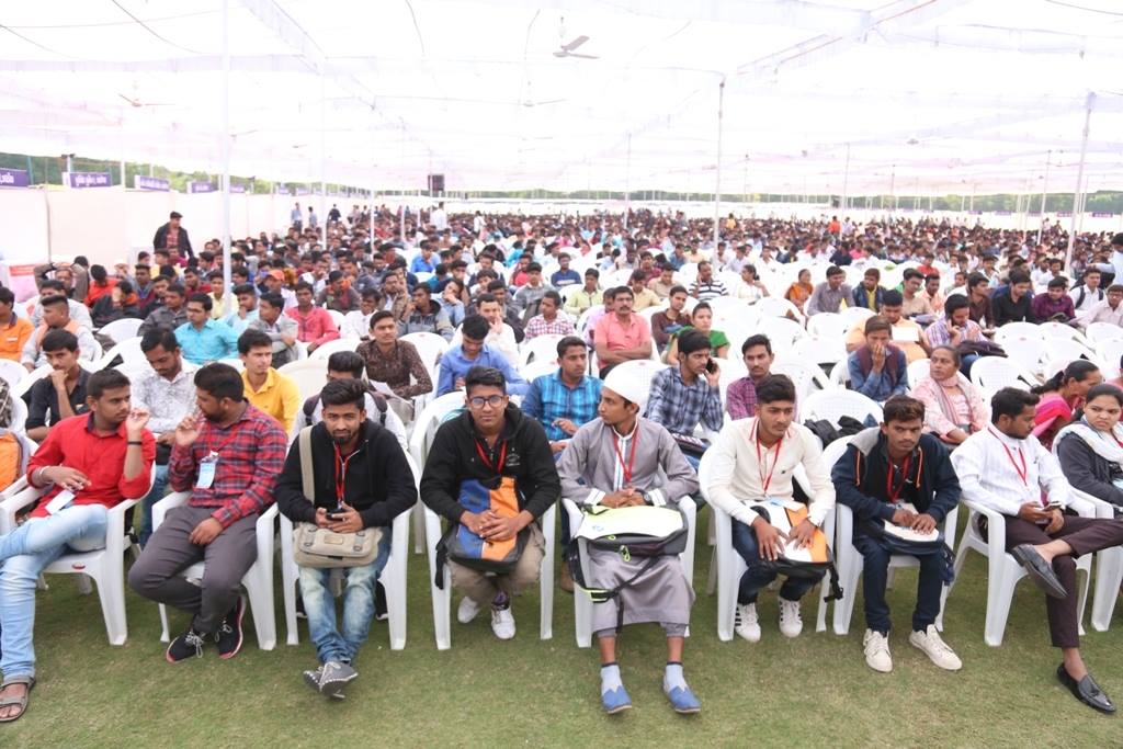 6,700 given jobs at Bharuch ITI job fair DeshGujarat
