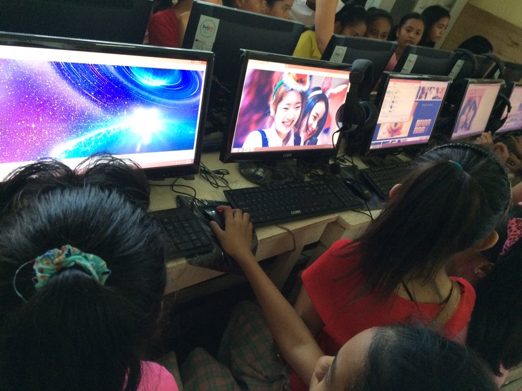 rubilynpastrano's tweet photo. Teaching with Technology                 Art Class for 6th Graders through HTML Website Making     #MicrosoftEdu #MicrosoftEduPh #MIEExpert       Special thanks to Ms Lance! https://t.co/LaFzKh8LUw