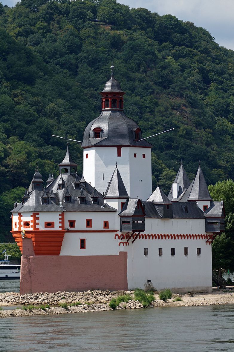 LgtGolf's tweet image. Incredible sights on a luxury golf river cruise with a golf concierge 

Combine this cruise with golf courses ranked in the European top 100. 

buff.ly/2n45IT5

#rhine #cruise #golf #luxury #travel #tuesdaymotivation #lgtgolf #castles #oldworld #mythsandlegends #lorelei