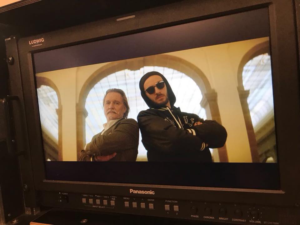ingo_lenssen's tweet photo. Guten Morgen! Gestern beim Dreh in Köln am Set zum Böhmermann-Video...hat viel Spaß gemacht...😂 habt einen wundervollen Tag!!!❤️ https://t.co/HEMsPOkiIR