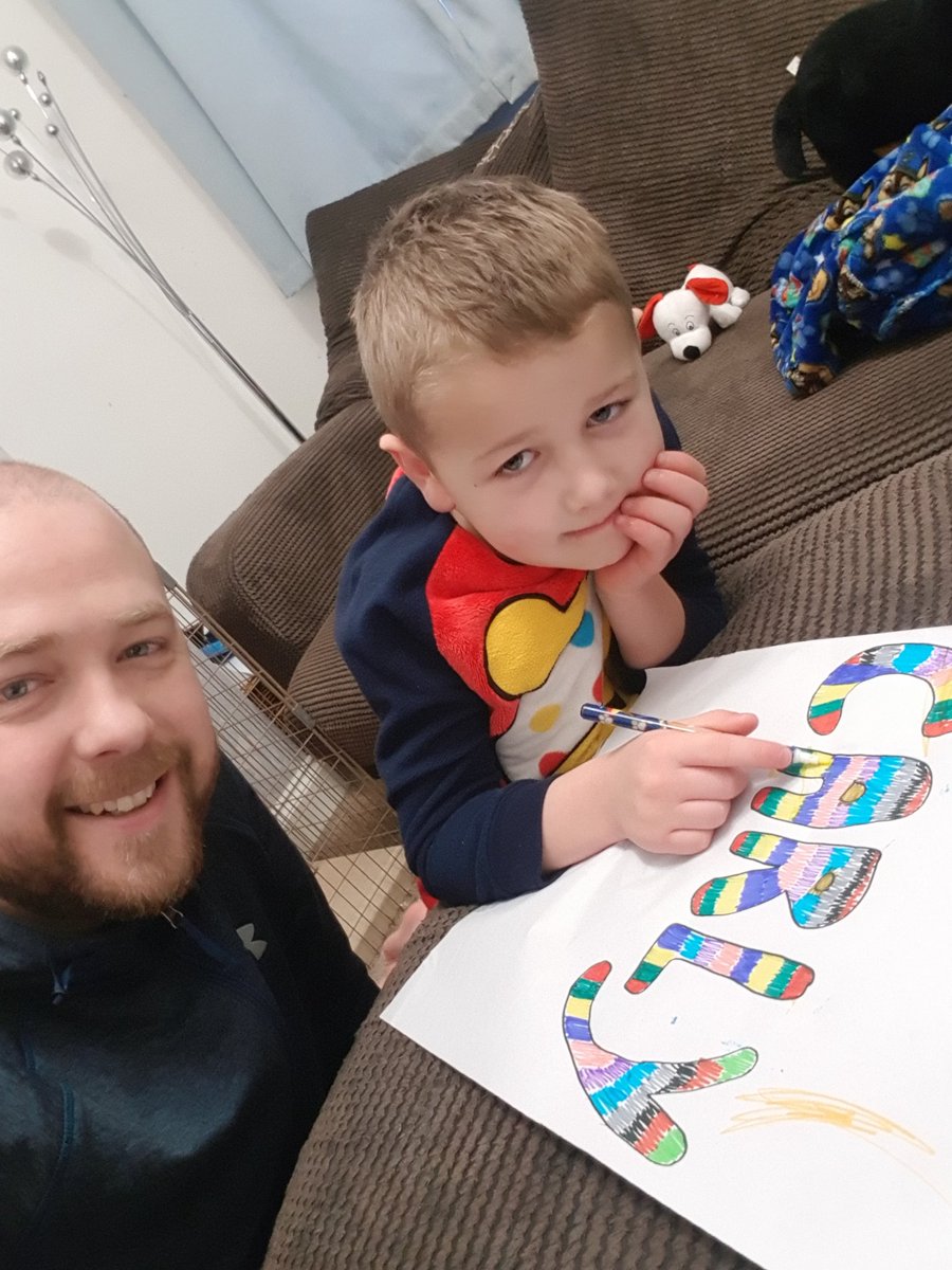 @ParksideGGI Dylan Morgan colouring with daddy #InternetChallenge