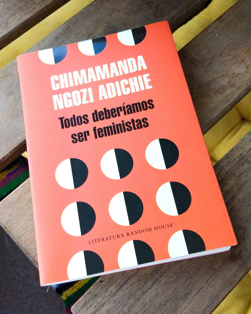 sofiablackshop's tweet photo. Leer a Adichie con luz natural es un auténtico placer. #Todosdeberiamosserfeministas ✊🏿 https://t.co/2F4wiyFPQT