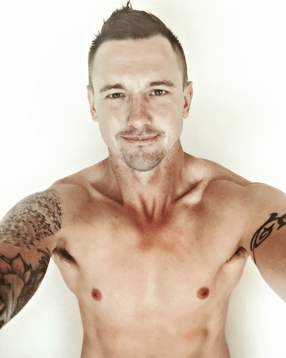 everday_actor tweet picture