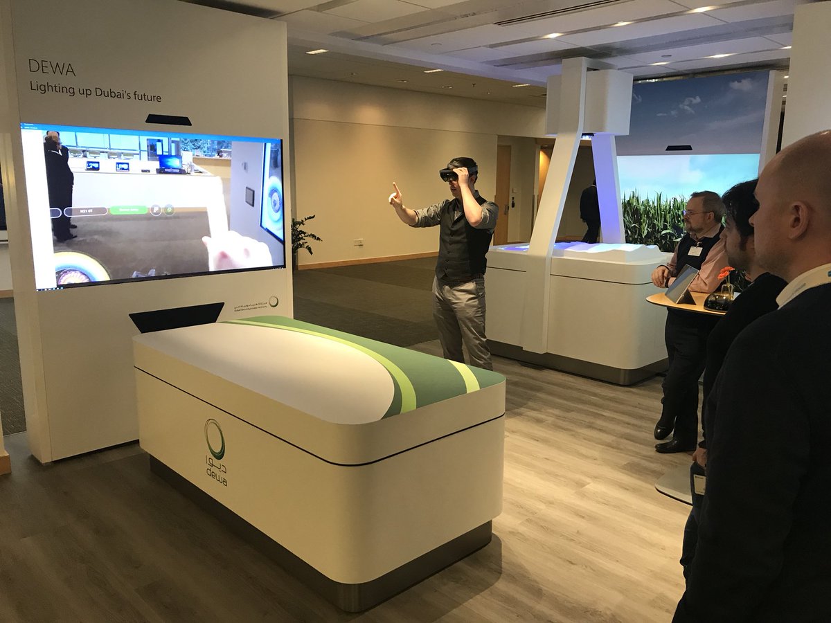 lorenzobiancia's tweet photo. We are in the #future! #HoloLens e #VirtualReality nella sede futuristica di #Microsoft @Seattle #MicrosoftHome https://t.co/MlF8GA6VtL