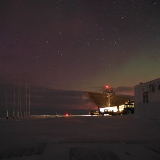BBCRadioSolent's tweet photo. Our #WeatherWatcher this morning is Jade live in Norway 🇳🇴

Jade is part of the @AstroPhysSoton team from @unisouthampton researching the #AuroraBorealis 📻👉 https://t.co/hD1nLCOZj3 https://t.co/5Lx7neJp8K
