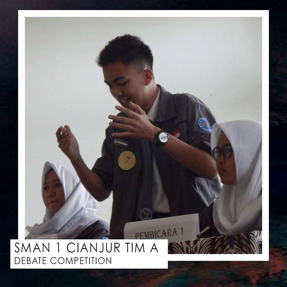 CGUD_2018's tweet photo. Inilah beberapa foto kegiatan acara DEBATE COMPETITION 2018 yang dilaksanakan pada:
Hari: Rabu, 24 January 2018
🏫 Gedung PascaSarjana UNSUR

#DebatCompetition 
#CGUD2018 https://t.co/xHddjuM3ge
