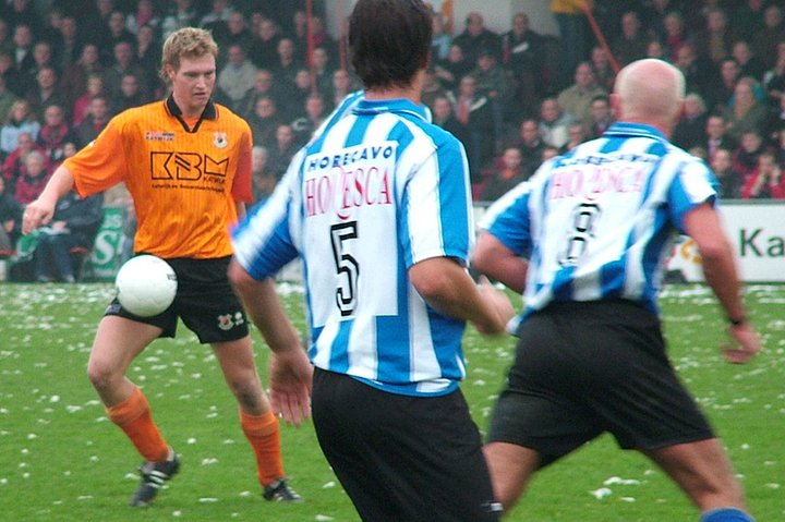 KvvQuickBoys's tweet photo. Ook K.v.v. Quick Boys is vanavond vertegenwoordigd bij de benefietwedstrijd van Sander Molenaar, de teammanager van @vvkatwijk die momenteel een zware strijd voert. De club steunt tevens het goede doel. Maak er een onvergetelijke avond van!
#staystrongsander https://t.co/LTHDcNkucI