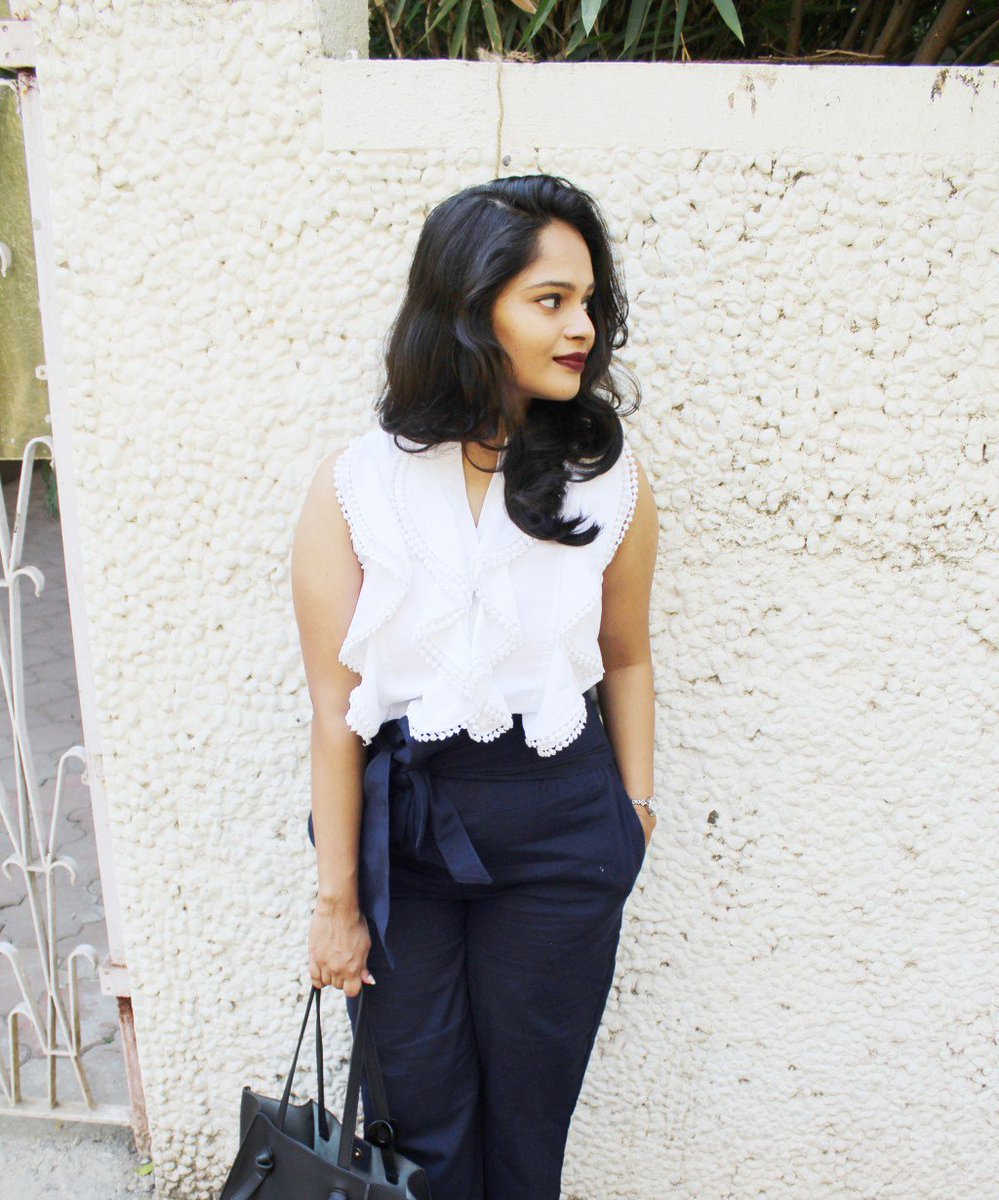 HeyVeena's tweet photo. Ruffled &amp; knotted https://t.co/6N2ETwY49z https://t.co/sLyQfp7KXT