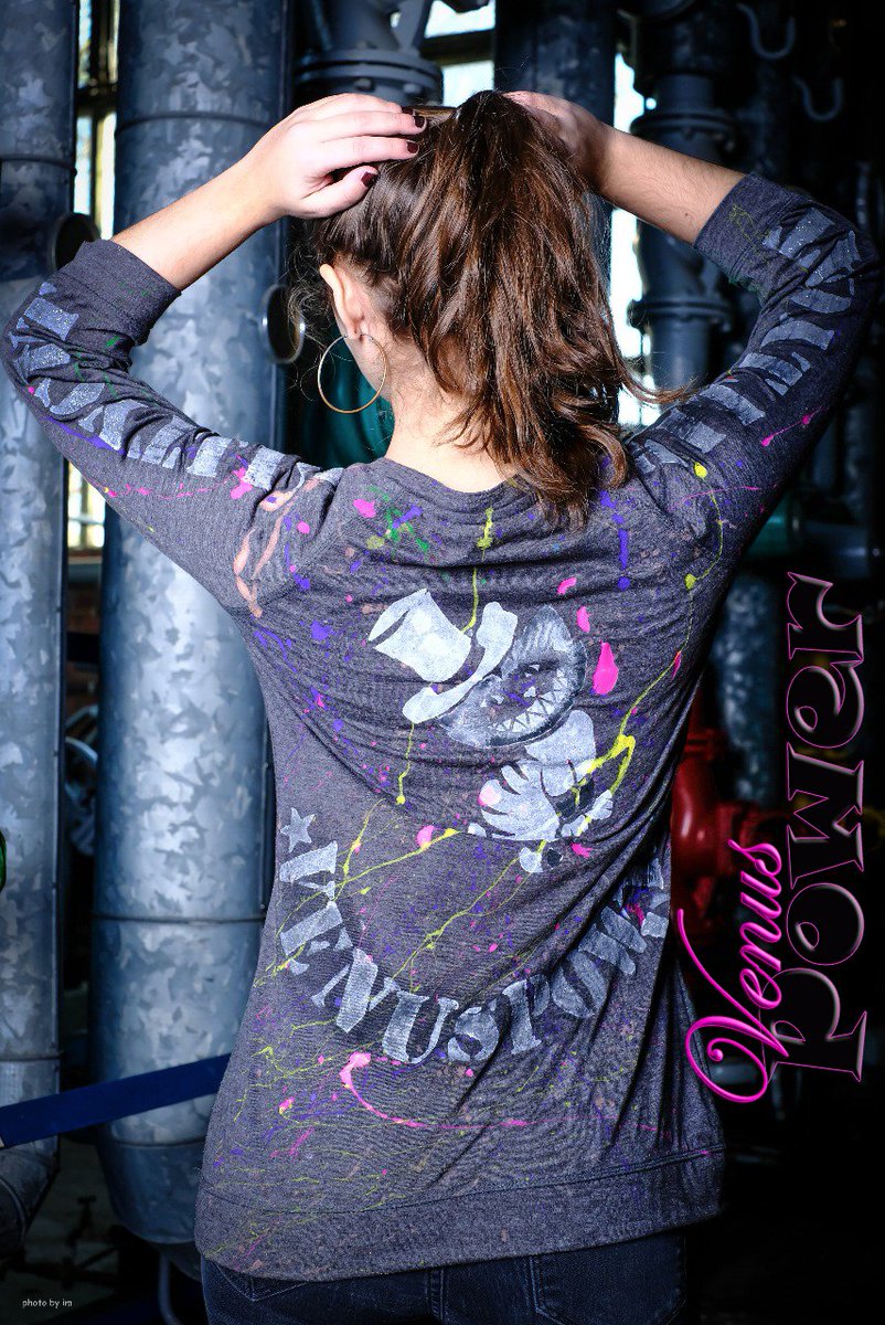 venus_power2's tweet photo. Good Morning hier für Euch noch mal unser KITTY-CAT-SHIRT für 39€ mit der Grinsekatze drauf :-) #unikat #fashionblogger #styleblogger #lifestyleblog #blogger_de #germanblogger #bloggerin #bloggerstyle #einzelstueck #vip #love #venuspower #shirt #kittycat #punkgirl #newlook https://t.co/QluWGj3ctX