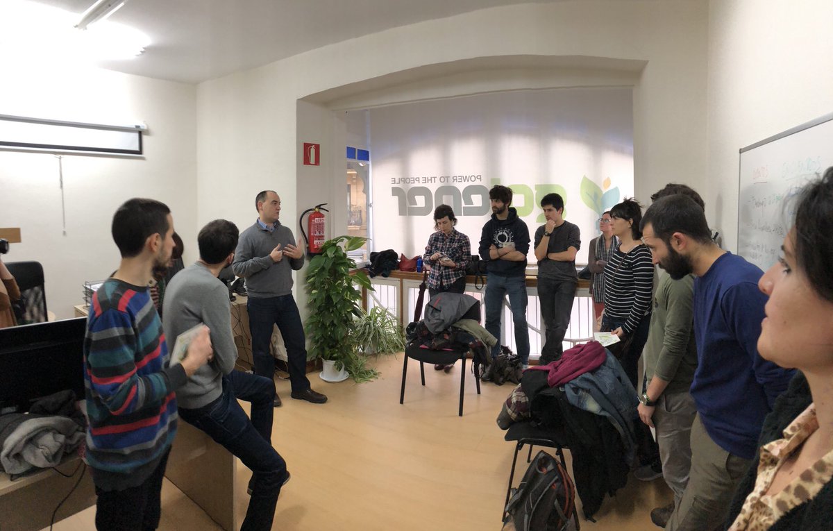 GEZKI_'s tweet photo. Alumnado del #MasterESS @upvehu realizando visita a entidades de #EconomiaSocial #economiaSolidaria de la mano de @REASEuskadi. Primera parada @Goiener y @fiareBE https://t.co/QkUiOOpGG5