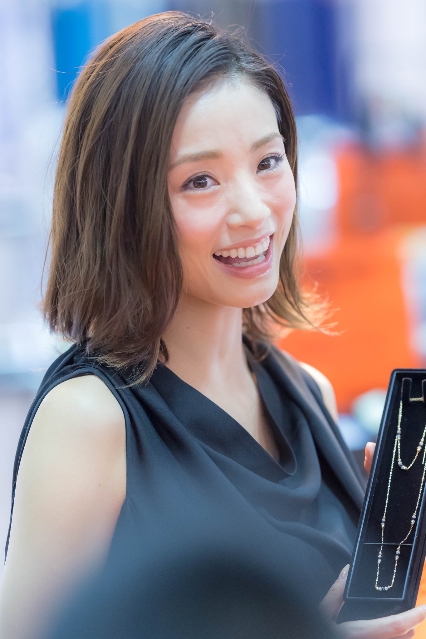 上戸彩 画像・写真 | 上戸彩、Xマスムードにウキウキ「プレゼントするの
