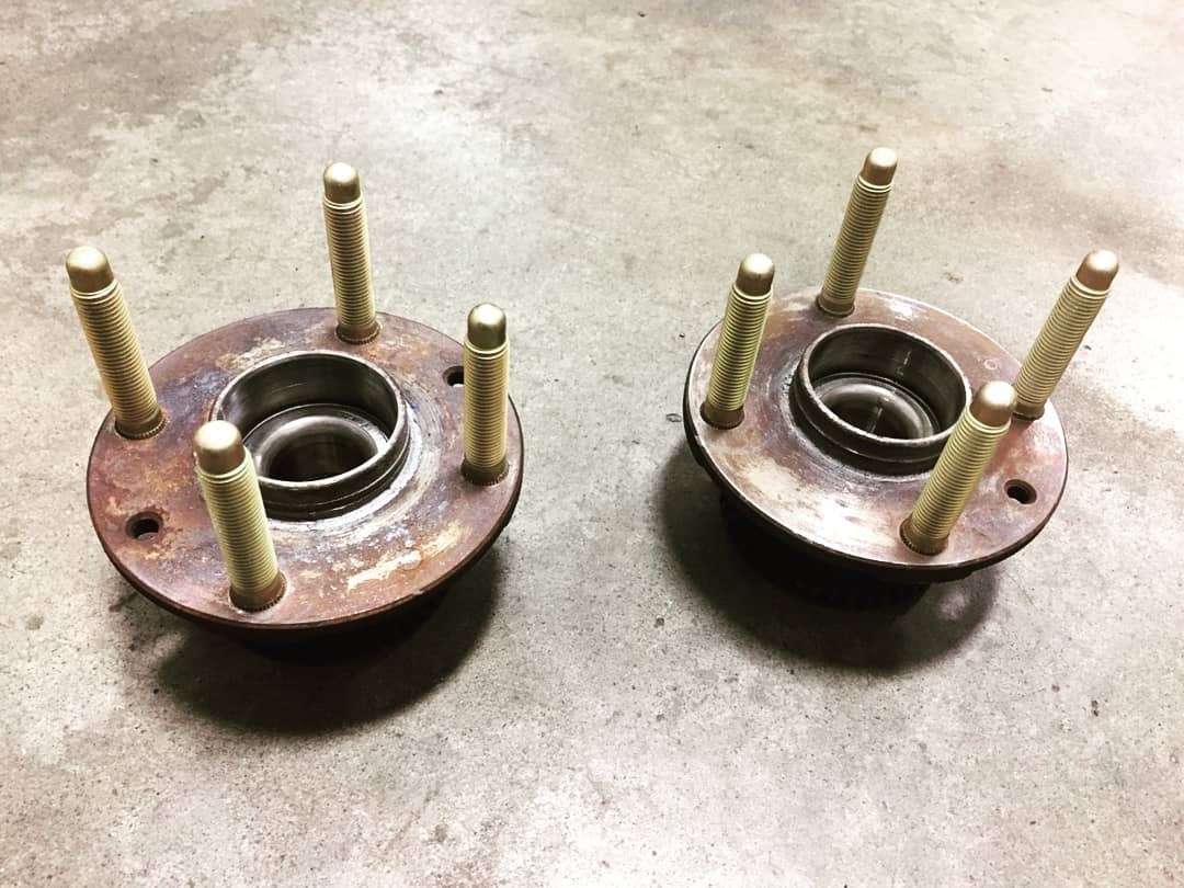 miatatweets's tweet photo. BBK involved a lot of logistics & careful measuring/planning #chikaramotorsports #chikaraCP1 #pandasuspension #wilwood #dynapro #BBK #nylonbraided #stainlesssteel #brakelines #maruhamotors #CC27 #brakepads #workequip #staggered #fitted #ARP #mazda #mx5 #miata #miatalife https://t.co/v9UyQRO2Do