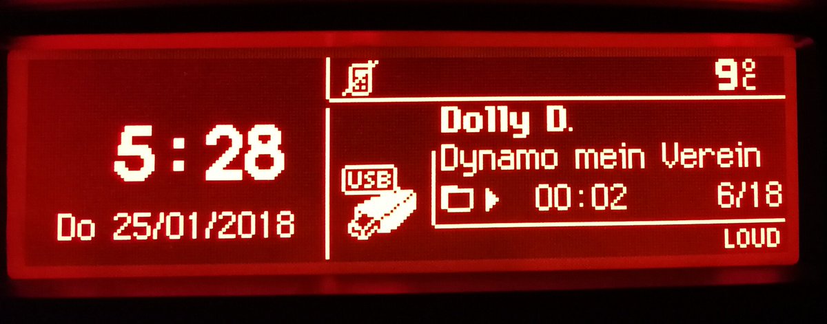 halsbruecke's tweet photo. dynamisch unterwegs zur #frühschicht ☝🏻 💪🏻 #dollyd #dynamomeinverein 🖤💛⚽🍻😁 #sgdfcsp @DynamoDresden @K_Block_RHS #tablett1953 #ldhr https://t.co/LEXBu1duCg
