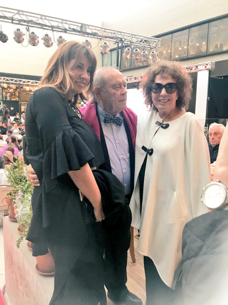 Otro lindo día compartido con mi amiga <a href="/borgesgra/">Graciela Borges</a> 😉💗
Desfile <a href="/leopaparellaok/">leo paparella</a>
En @PaseoAldreyMdp recibidas cálidamente por su anfitrión don Aldrey quien estaba elegantisimo #MarDelPlata #moda 👏👏👏👏