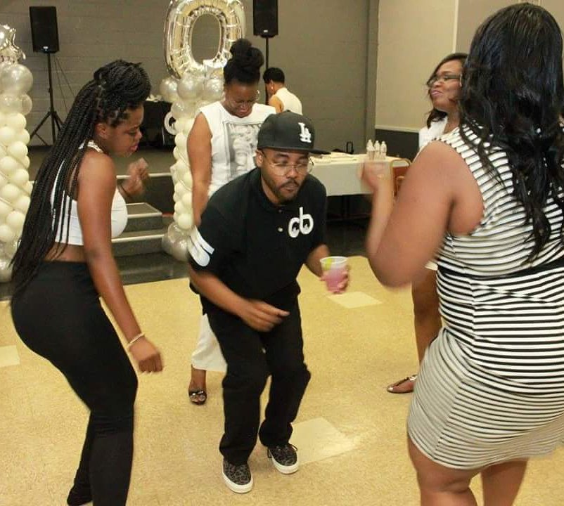 cheech219's tweet photo. Never trust a #dj that can't #dance https://t.co/W1uvZ5fue5