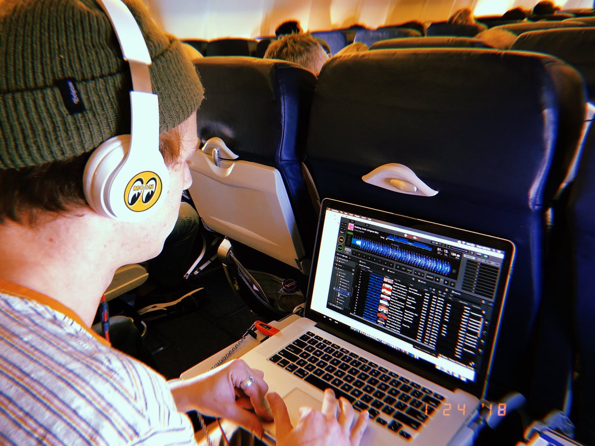 guiseppelo's tweet photo. SD Departure - SF LETS GET WEIRD TONITE https://t.co/Ei97MxJLBu