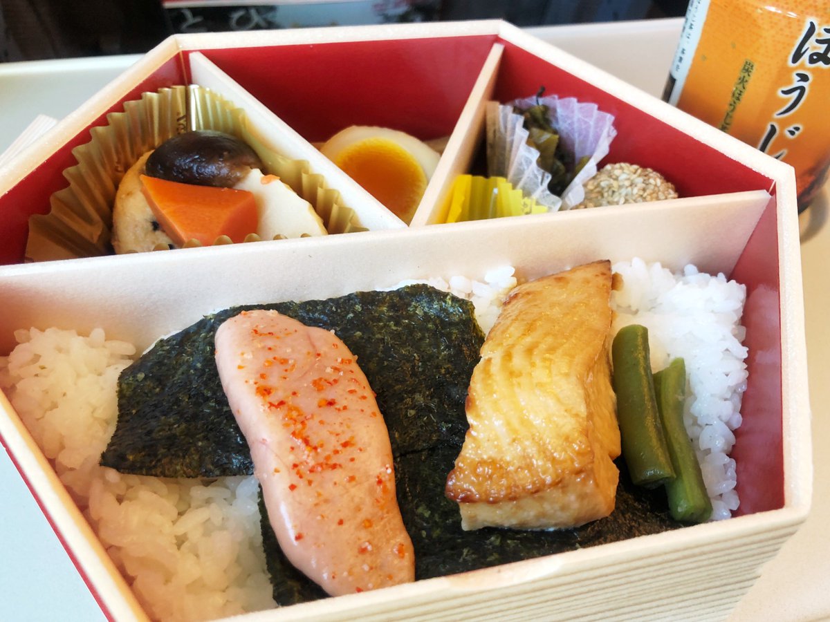 これから大阪へ〜♪( ´▽｀) 
いつも車だから、新幹線は快適！！

荷物持ちたくないから、手ぶらでGOです (笑)