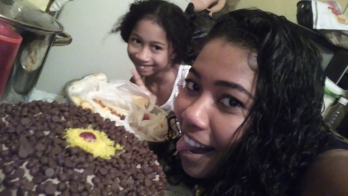 angelbey01's tweet photo. Nem consigo prestar atenção direito no bolo, só no dentinho da minha kkkkkkkkkk
Obs.: O dente está mole😂😂😂
#MinhaBaguelinha😅
#MãeDeMenina😍 https://t.co/ZOa3YXYL3I