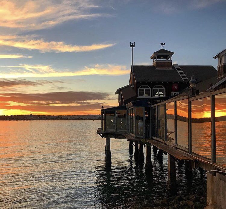 PierCafeSD's tweet photo. This capture by IGer @jetchaser is unreal! 🤩🌅👏TY .
#seaportsunset #thatreflectiontho https://t.co/788pka2RQ9