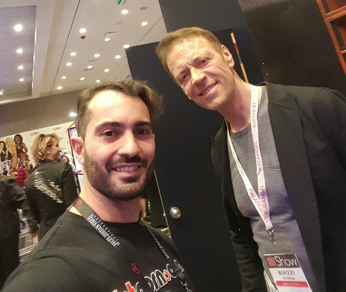 Con el gran @RoccoSiffredi24 @avnawards  #LasVegas #PORN https://t.co/xHv5utBuCs<a class="tags" target="_blank" title="On Twitter" href="/?out=eyJ0eXAiOiJKV1QiLCJhbGciOiJIUzUxMiJ9.eyJpYXQiOjE3MjE2NzU1NDUsImlzcyI6InR3cG9ybnN0YXJzLmNvbSIsIm5iZiI6MTcyMTY3NTU0NSwiZXhwIjoxNzUzMjExNTQ1LCJyZWRpcmVjdF91cmwiOiJodHRwczovL3R3aXR0ZXIuY29tL1JvY2NvU2lmZnJlZGkyNCJ9.iGhdC5jgo72V6DoTRIEuZJhqeO9pqblkix45Bbqz615m7sp654oFwsIt8NOjG7sqcyjvtqJ_dM-aUqPquSrSpQ">@RoccoSiffredi24</a><a class="tags" target="_blank" title="On Twitter" href="/?out=eyJ0eXAiOiJKV1QiLCJhbGciOiJIUzUxMiJ9.eyJpYXQiOjE3MjE2NzU1NDUsImlzcyI6InR3cG9ybnN0YXJzLmNvbSIsIm5iZiI6MTcyMTY3NTU0NSwiZXhwIjoxNzUzMjExNTQ1LCJyZWRpcmVjdF91cmwiOiJodHRwczovL3R3aXR0ZXIuY29tL2F2bmF3YXJkcyJ9.fVcRbjN7g1dXJ_w2f2YKD-b3XBuYbxhoW_rSG5bxpaoBJmJC4XMNaBYiHzmn2UYvL4GmpXpX26__lmCR5R9TCw">@avnawards</a><a href="/tag/lasvegas"class="tags">#LasVegas</a><a href="/tag/porn"class="tags"><span>#porn</span></a>