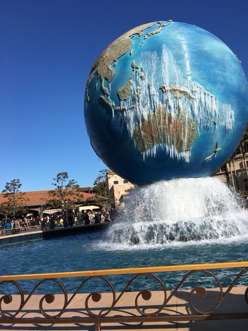 ディズニーシーの地球儀が凍る 東京に大寒波到来 アクアスフィアに氷河期が到来 まとめダネ ディズニーシーの地球儀が凍る 東京に大寒波到来 アクアスフィアに氷河期が到来 まとめダネ