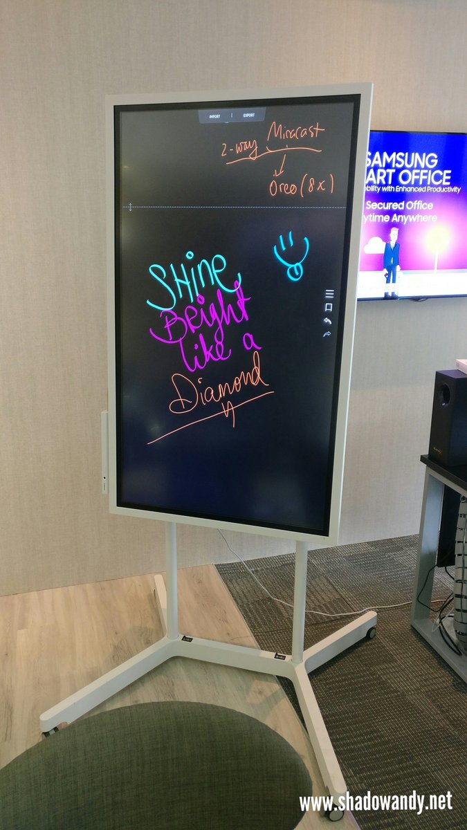 shadowandy's tweet photo. The @SamsungSG Flip is pretty cool! Writing/Drawing speed seems decent at 40ms latency. https://t.co/tdrIyyXB0P