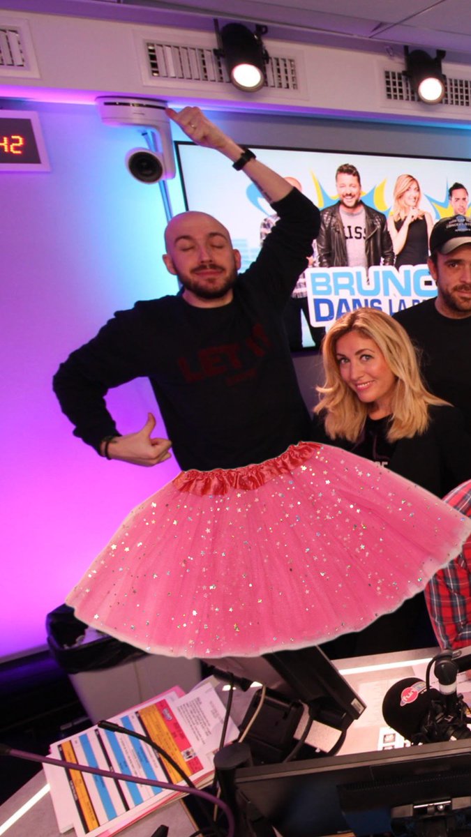 BRUNOFUNRADIO's tweet photo. #RetirezNousPhotoshop @Vacheeeer #brunofunradio https://t.co/cq2IrCK9ud