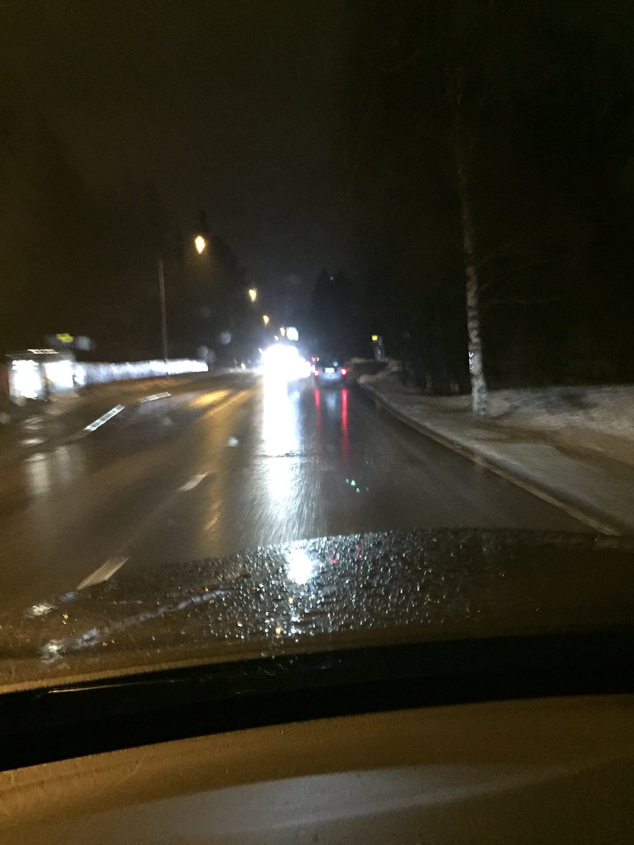 kasparaitis32's tweet photo. Perus talvi! Toki nyt ei näy niitä autoja joissa on vaan silmänreiät putsattu tuulilasiin #talvi #harja https://t.co/VKhAU5sEIf