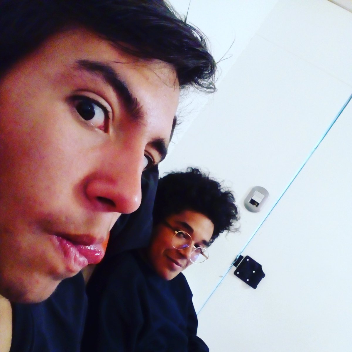 Los amigos estan para siempre y no De a ratos.
😝😋