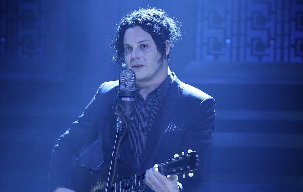 NME's tweet photo. Jack White bans phones at gigs for "100% human experience" https://t.co/3IWzCDPIHA https://t.co/G6cLnJWHZo