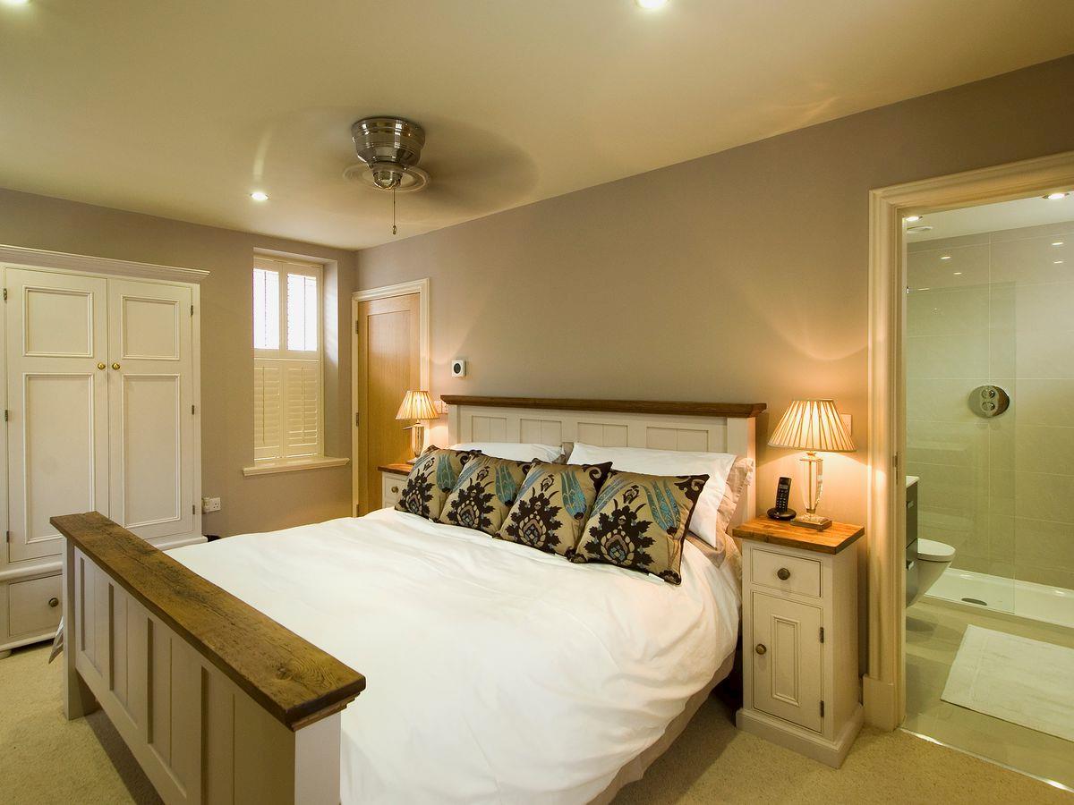Talk about quintessential location!
The Brierley in York, North Yorkshire, welcomes 4 guests and offers views of the York Minster and perfectly located to enjoy the historic buildings and many attractions York has to offer.
More information here - goo.gl/oh5hni
